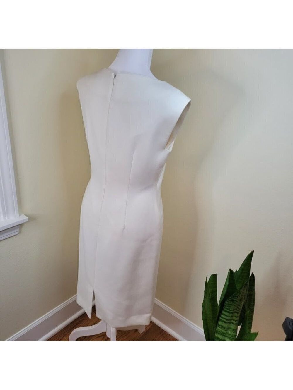 Tahari Sheath Dress Sleeveless Embellished Ivory White V-Neck Women's Size 2 - Picture 4 of 14